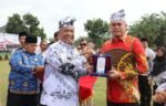 Kades Sontang Raih Penghargaan Atas Dedikasi pada Pendidikan di Rokan Hulu