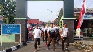 Photo : Pasi Intel Kodim 0603/Lebak, Kapten Arh Tri Winarto pimpin latihan fisik prajurit