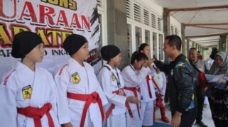 Momen Dandim 0603/Lebak Letkol inf I Gede Mahendra Subrata menyapa para atlit.(dok/ist)